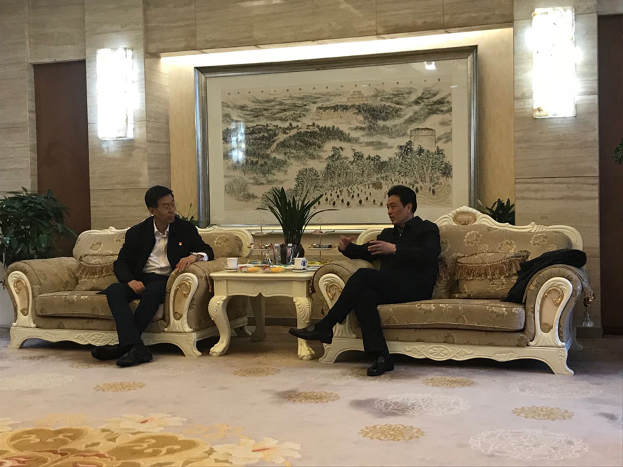 武憲功拜會(huì)陜西省人大常委會(huì)副主任、榆林市市委書(shū)記戴征社.jpg